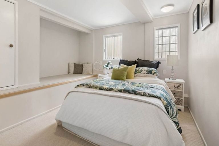 Photo of property in 1/10 Mcquoid Place, Glenfield, Auckland, 0629