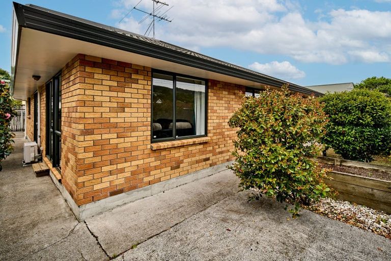 Photo of property in 9b Hinau Street, Tawa, Wellington, 5028