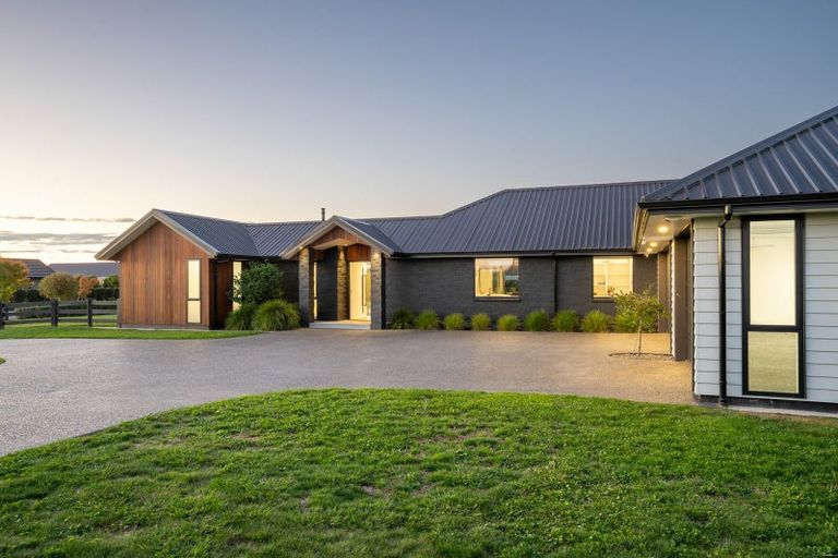 Photo of property in 83 Sunline Drive, Leamington, Cambridge, 3432