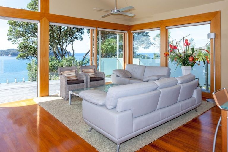 Photo of property in 36 Tutaritari Road, Hahei, Whitianga, 3591