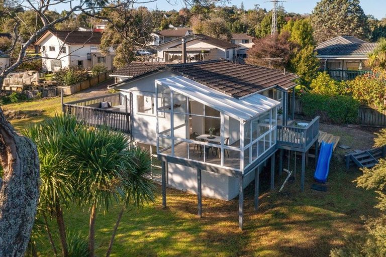 Photo of property in 7 Hotspur Place, Bayview, Auckland, 0629
