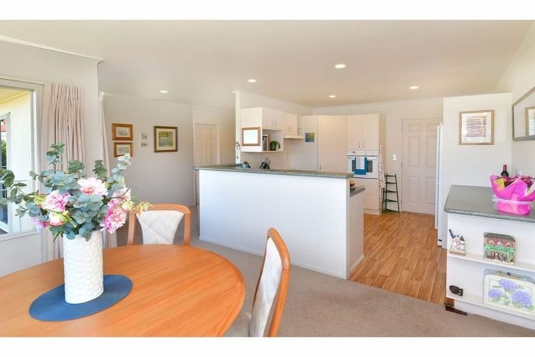 Photo of property in 4 Astor Place, Orewa, 0931