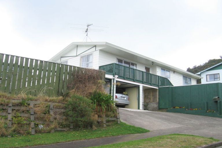 Photo of property in 7 Arahanga Grove, Maupuia, Wellington, 6022