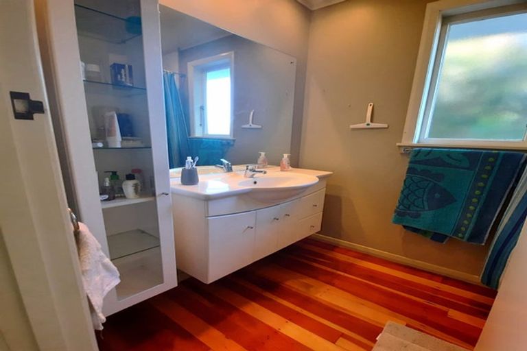 Photo of property in 50 Sutton Crescent, Papakura, 2110