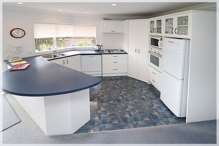 Photo of property in 2 Meretini Place, Foxton, 4814