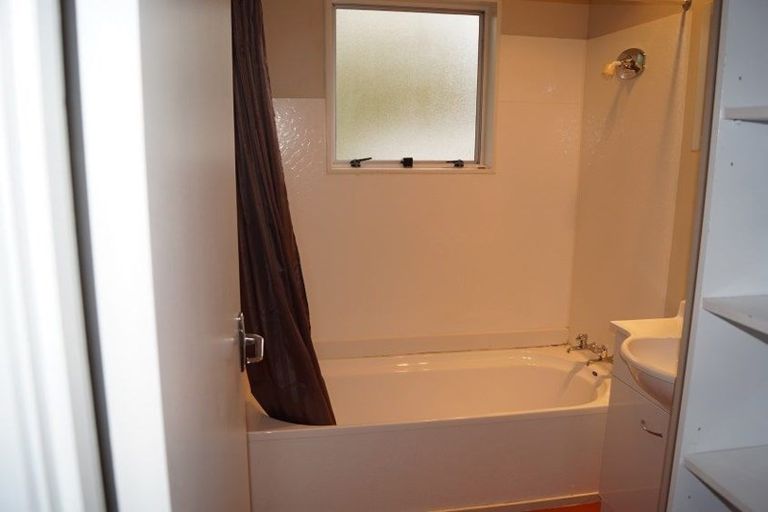 Photo of property in 28 Garton Drive, Massey, Auckland, 0614