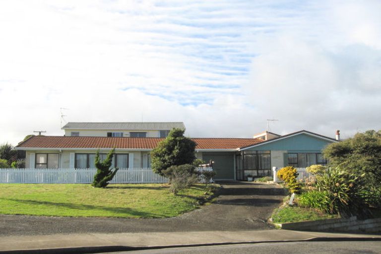 Photo of property in 1 Allen Road, Raumati Beach, Paraparaumu, 5032