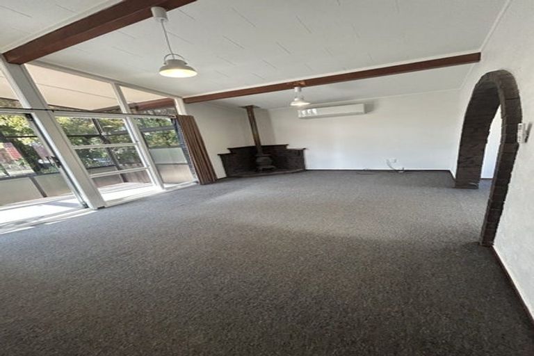 Photo of property in 19 South Lynn Road, Titirangi, Auckland, 0604