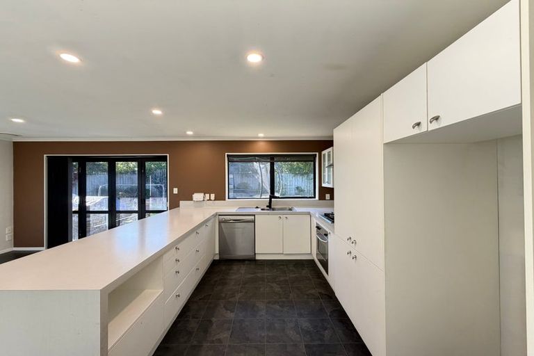 Photo of property in 72 Geneva Terrace, Kelvin Grove, Palmerston North, 4414