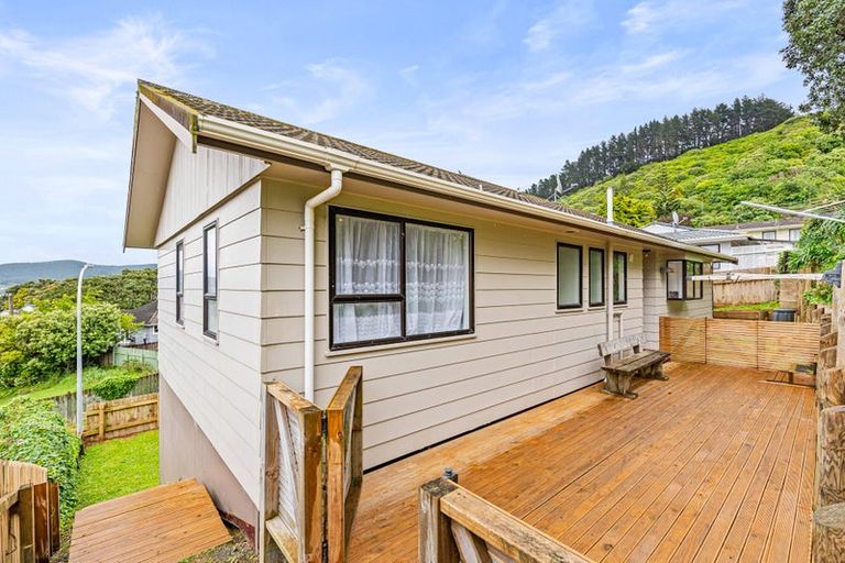 Photo of property in 18 Forglen Place, Tawa, Wellington, 5028