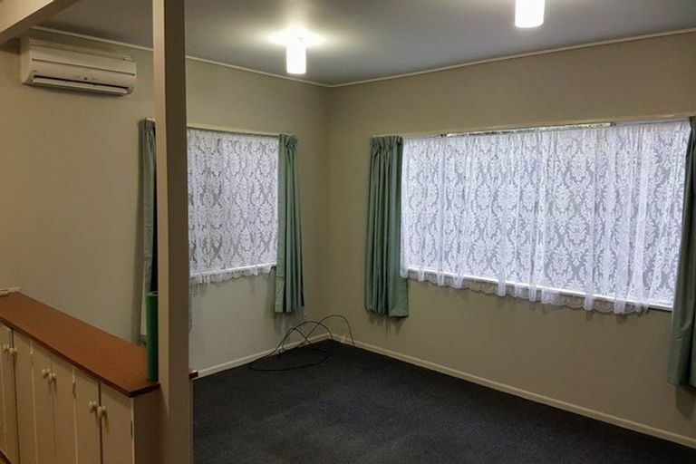 Photo of property in 32 Thurleigh Grove, Karori, Wellington, 6012