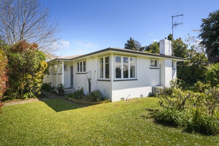 Photo of property in 1 Antrim Place, Hokowhitu, Palmerston North, 4410