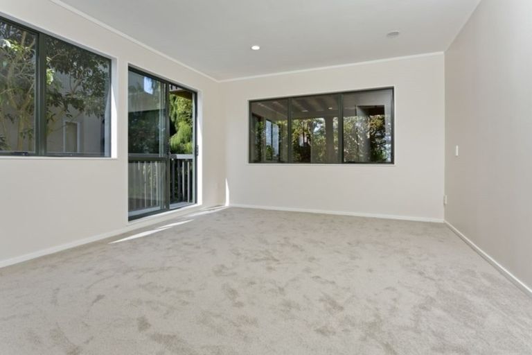 Photo of property in 2/22 Arcadia Crescent, Bayview, Auckland, 0629