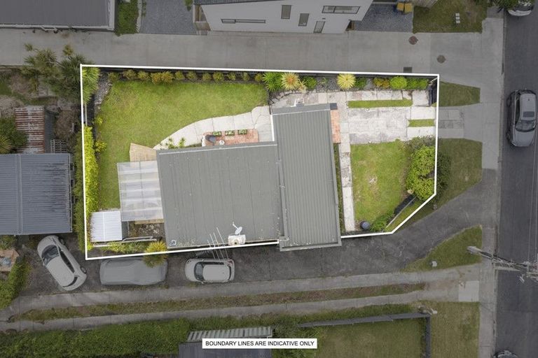 Photo of property in 1/39 Stottholm Road, Titirangi, Auckland, 0604