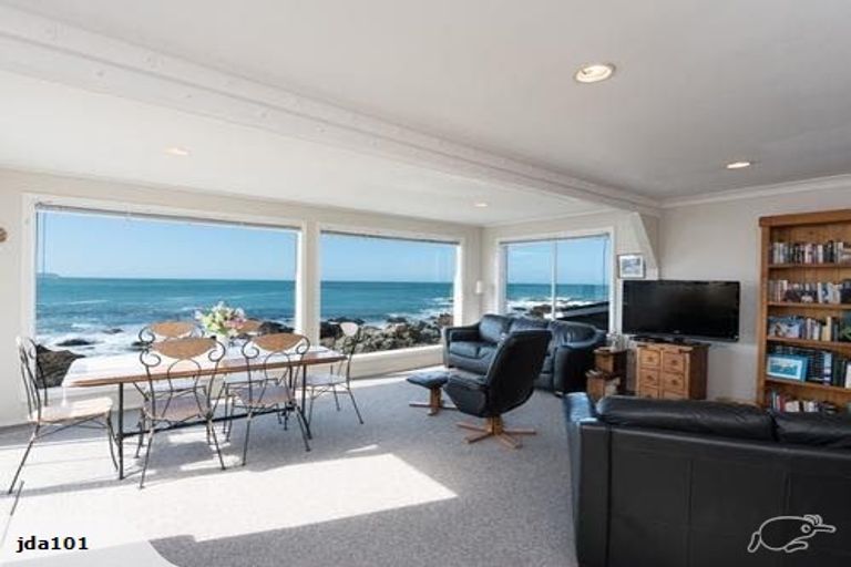 Photo of property in 148 The Esplanade, Houghton Bay, Wellington, 6023
