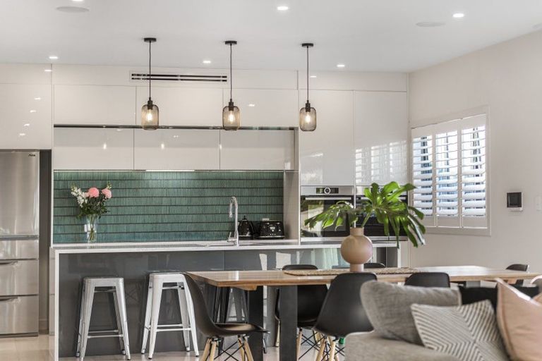 Photo of property in 17 Winscombe Street, Belmont, Auckland, 0622