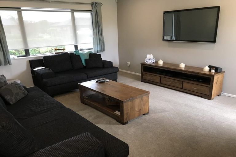 Photo of property in 22 Ripple Grove, Waiuku, 2123