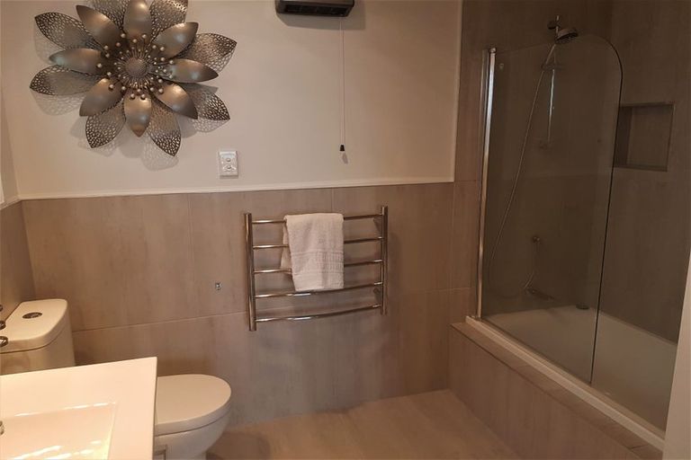 Photo of property in 4b Hillcrest Road, Orewa, 0931