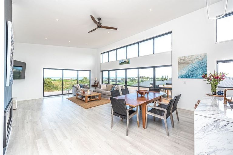 Photo of property in 34 Golf Vue Place, Castlecliff, Whanganui, 4501