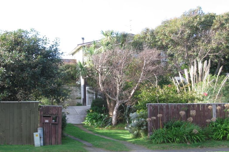 Photo of property in 35 Eruini Street, Waikanae Beach, Waikanae, 5036