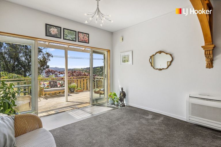 Photo of property in 33 Marine Parade, Macandrew Bay, Dunedin, 9014