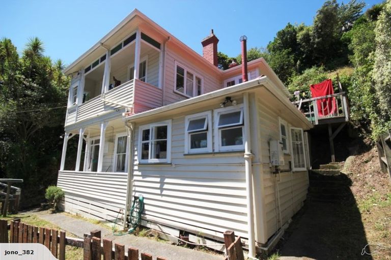 Photo of property in 143 Wadestown Road, Wadestown, Wellington, 6012