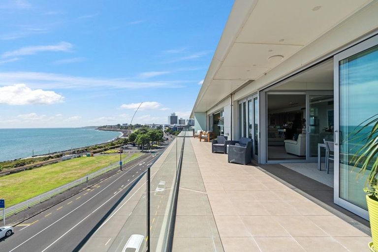 Photo of property in The Reef, 93 Saint Aubyn Street, New Plymouth, 4310