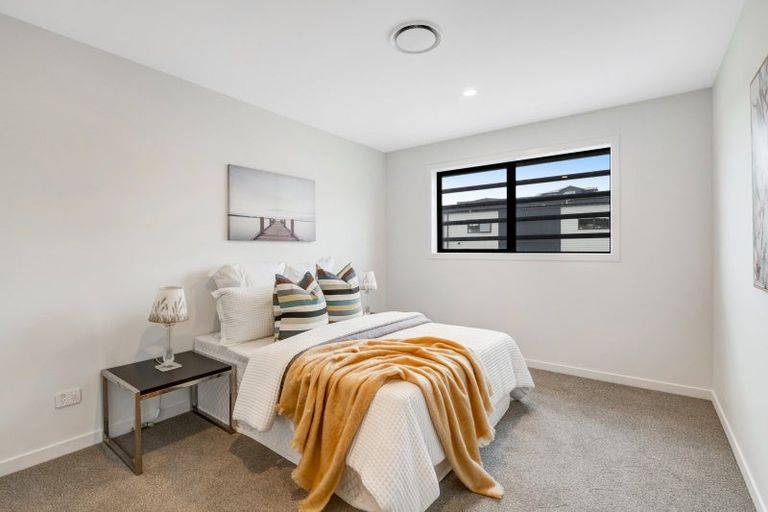 Photo of property in 5 Kawau Close, Orewa, 0931