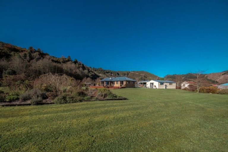 Photo of property in 6 Deemac Street, Reefton, 7830