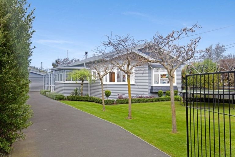 Photo of property in 32 Windermere Road, Papanui, Christchurch, 8053