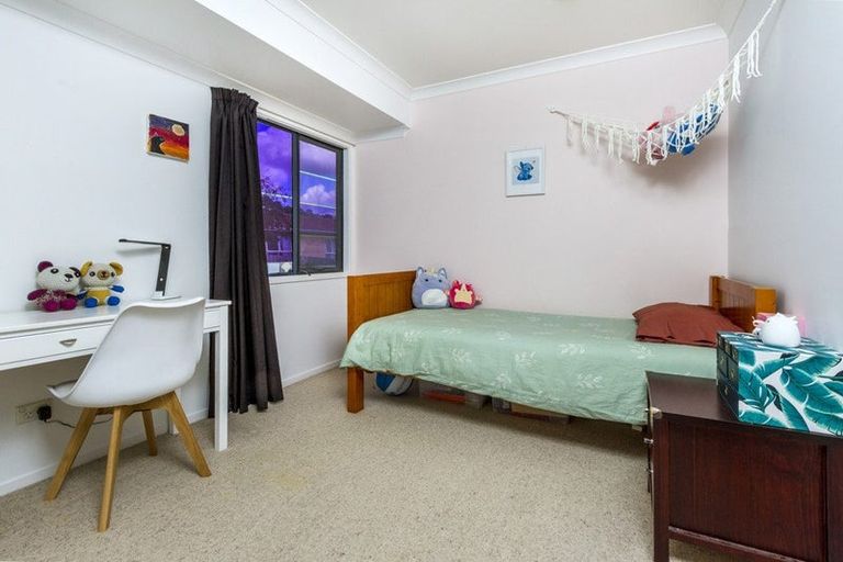 Photo of property in 1/6 Wykeham Place, Glenfield, Auckland, 0629