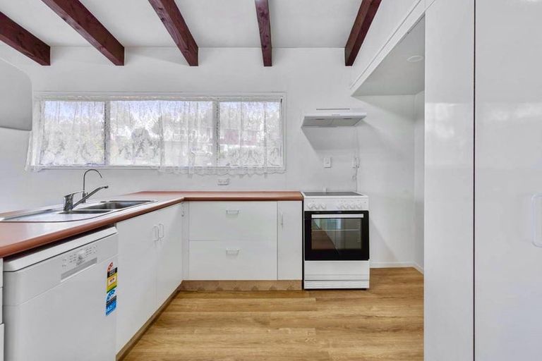 Photo of property in 19 Ravenwood Drive, Forrest Hill, Auckland, 0620