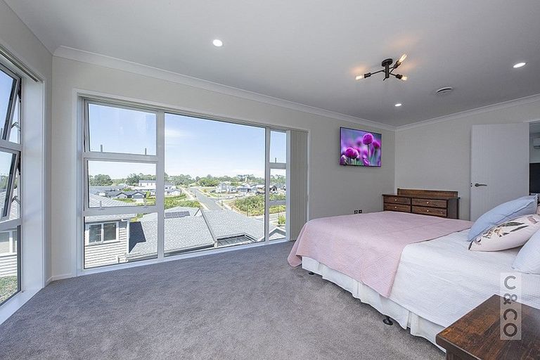 Photo of property in 2 Tauwaka Crescent, Riverhead, 0820