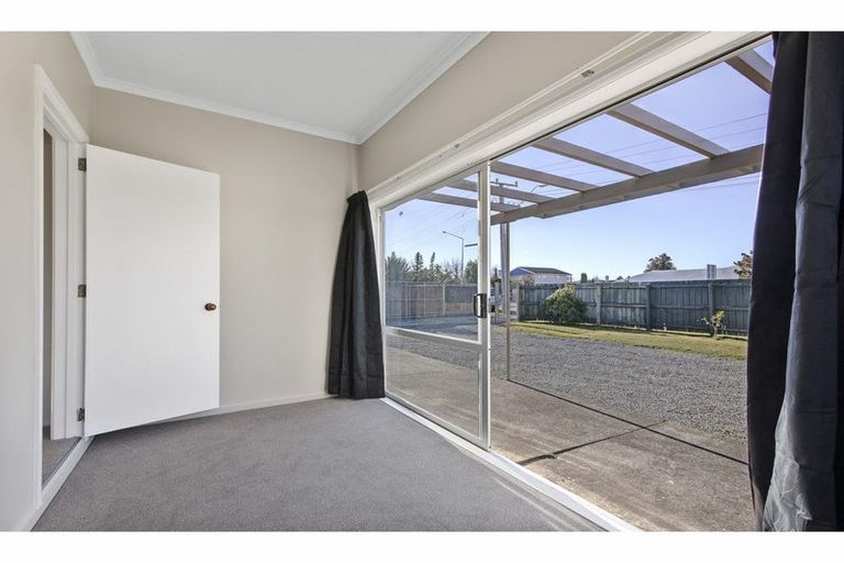 Photo of property in 5 Main North Road, Woodend, 7610
