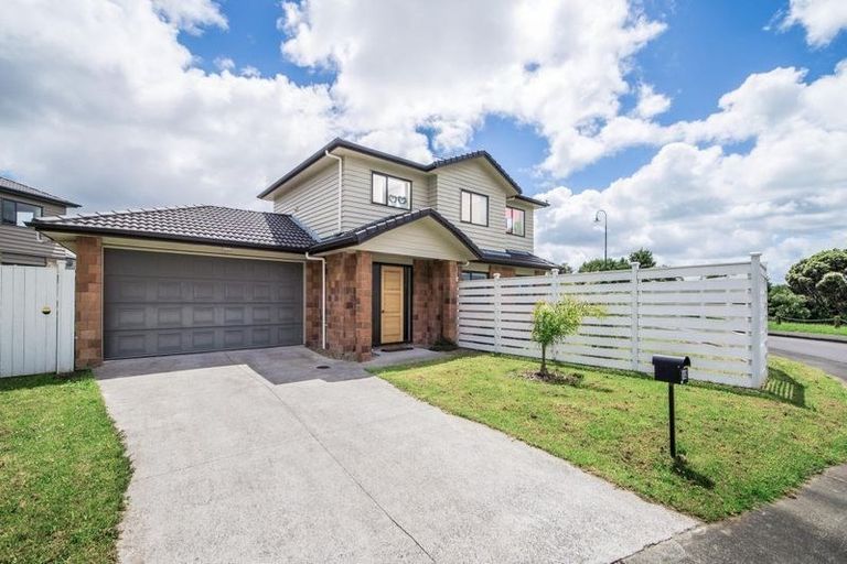 Photo of property in 12 Riverglade Parkway, Te Atatu South, Auckland, 0610
