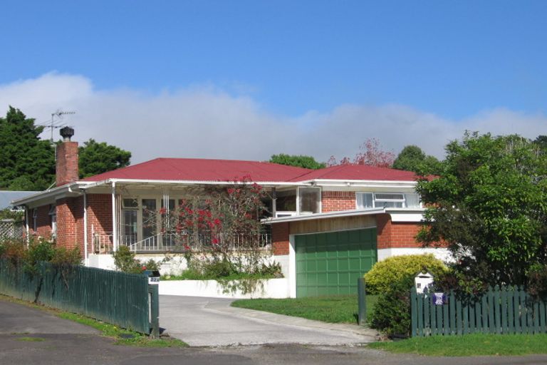 Photo of property in 22 Kaurilands Road, Titirangi, Auckland, 0604