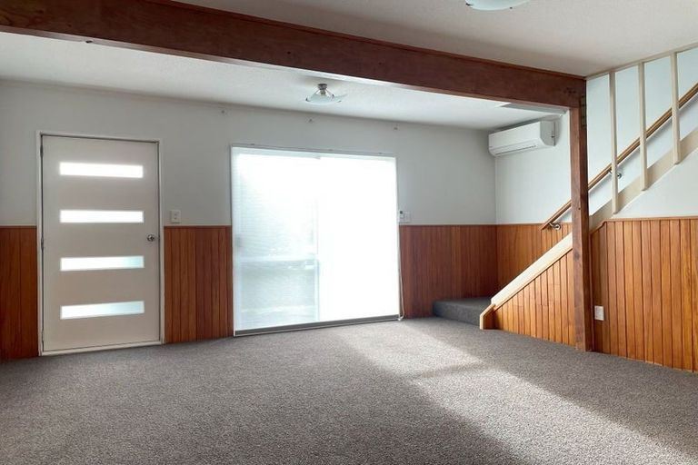 Photo of property in 24 Wagon Road, Stokes Valley, Lower Hutt, 5019