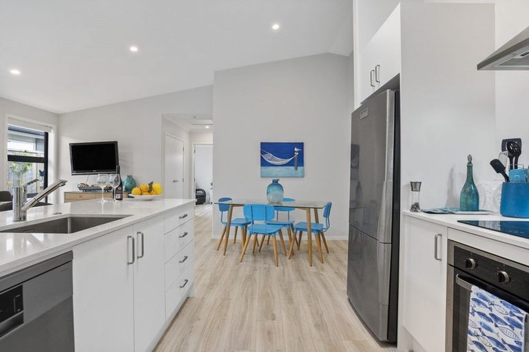 Photo of property in 16b Komata Crescent, Papamoa Beach, Papamoa, 3118