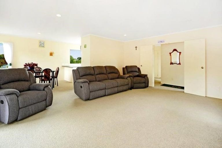 Photo of property in 1/20 Glen Vista Place, Bayview, Auckland, 0629
