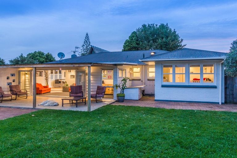 Photo of property in 91 Taikata Road, Te Atatu Peninsula, Auckland, 0610