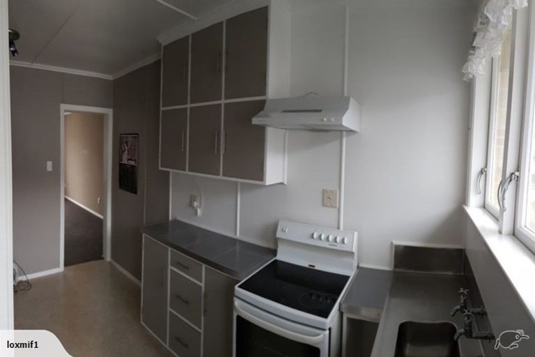 Photo of property in 1/6 Moeraki Road, Maoribank, Upper Hutt, 5018