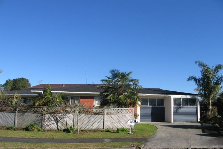 Photo of property in 6 Hazeldene Place, Opaheke, Papakura, 2113