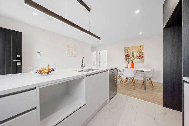 Photo of property in 24a Poruru Close, Papakura, 2110