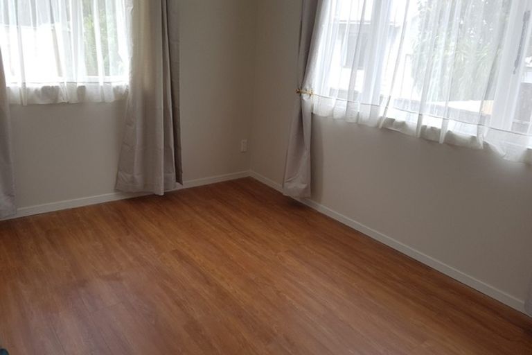 Photo of property in 29 Lincoln Road, Henderson, Auckland, 0610