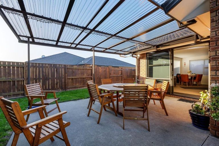 Photo of property in 18 Medallion Court, Kelvin Grove, Palmerston North, 4414