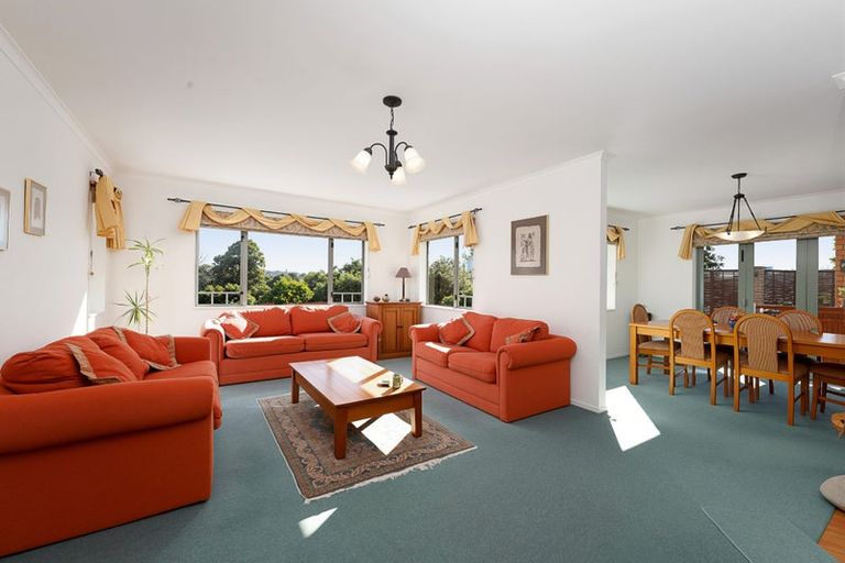 Photo of property in 2 Burgundy Park Avenue, Henderson, Auckland, 0612