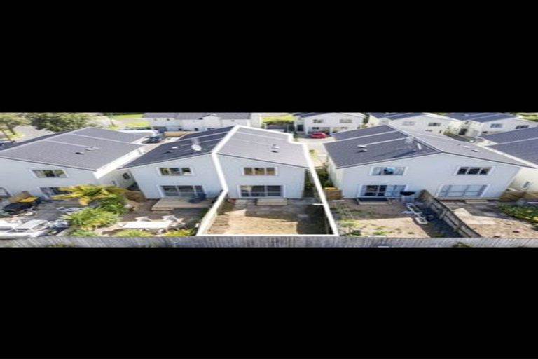 Photo of property in 7/6 John Jennings Drive, Oteha, Auckland, 0632