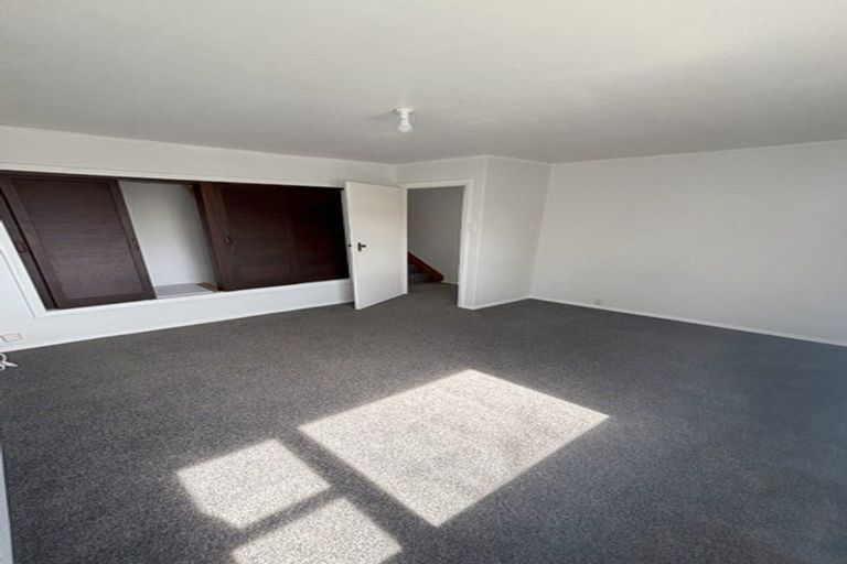 Photo of property in 35 Cavendish Square, Strathmore Park, Wellington, 6022