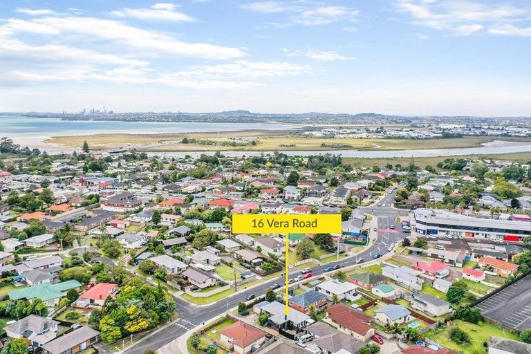 Photo of property in 16 Vera Road, Te Atatu South, Auckland, 0610