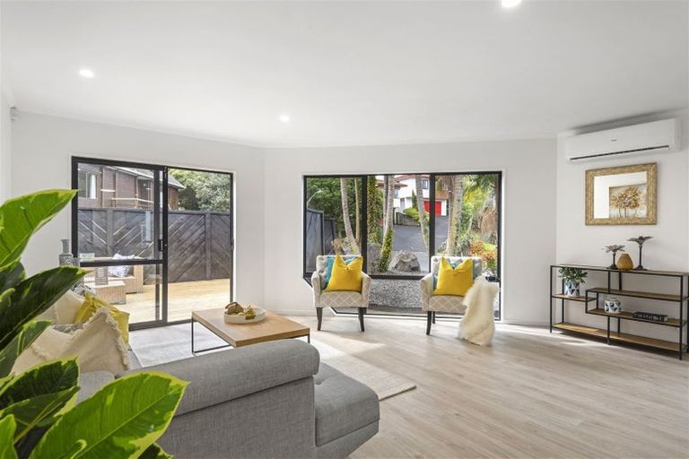 Photo of property in 2 Stitchbird Close, Murrays Bay, Auckland, 0630